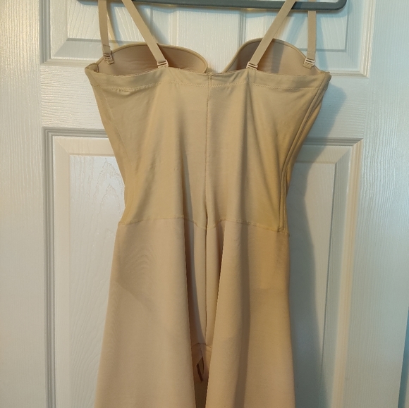 Shapewear Bodysuit - Removable/Convertible Straps - Size 38D - Picture 10 of 12